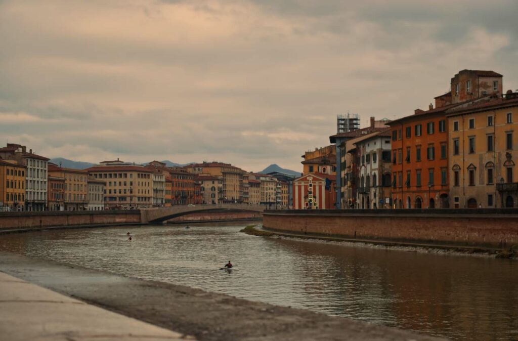 Rives du fleuve Arno à Pise