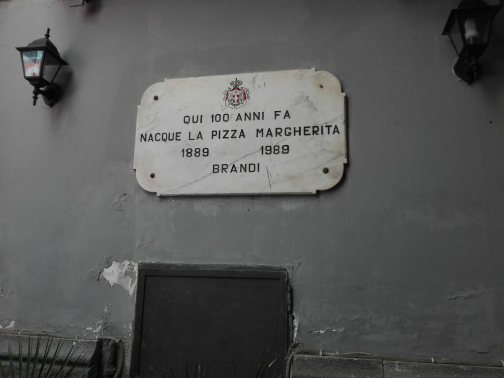 La plaque commémorative de la première Margherita à Naples